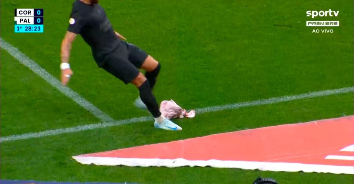 Disznófejet dobtak a pályára egy brazil focimeccsen