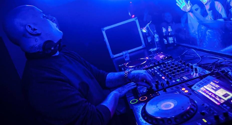 Kicsit daginak találták dj-t, lemondták a fellépését