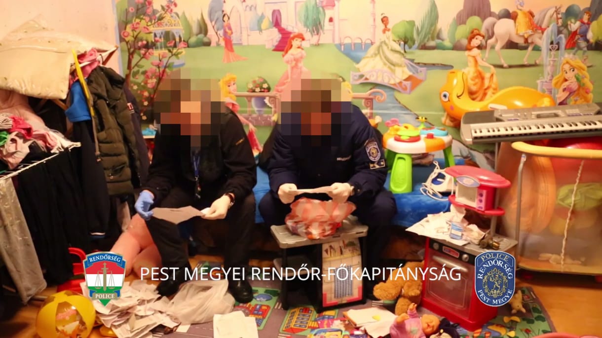 Gyerekjátékok között kutattak a rendőrök a lebukott dílernél
