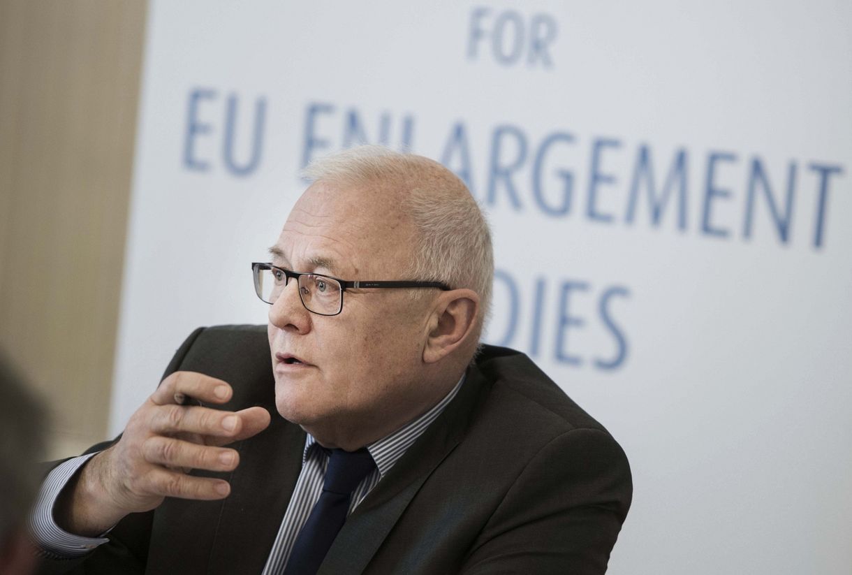 Balázs Péter azt üzeni, a külföldi magyarok küldjenek maguk helyett három embert szavazni
