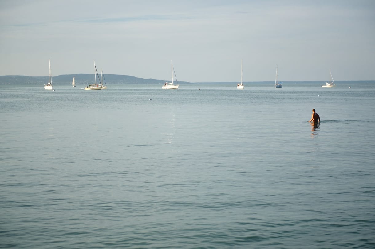 Közterületre akarnak magánkikötőt építeni a Balatonon