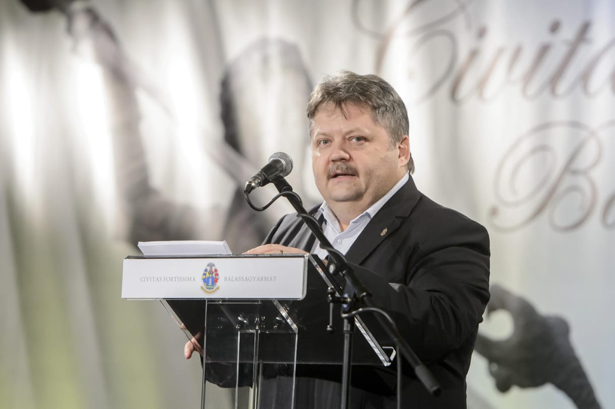 Parászka Boróka: Legfőbb barátunk barátainak erdélyi barátai