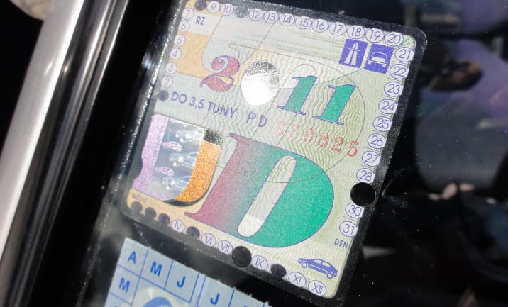 A csehek is utolérik a világot, jön az e-matrica náluk is