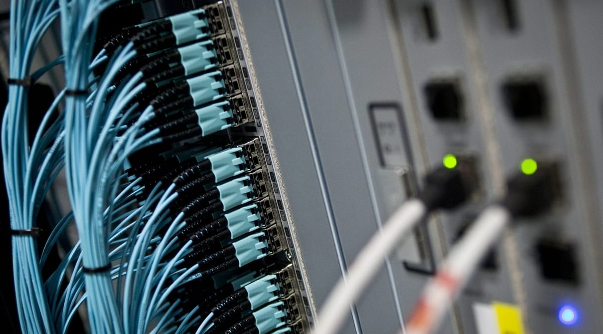 Dagad a botrány: egy internet-csatlakozóban is poloskát találtak az amerikaiak, a kínaiak tehették oda