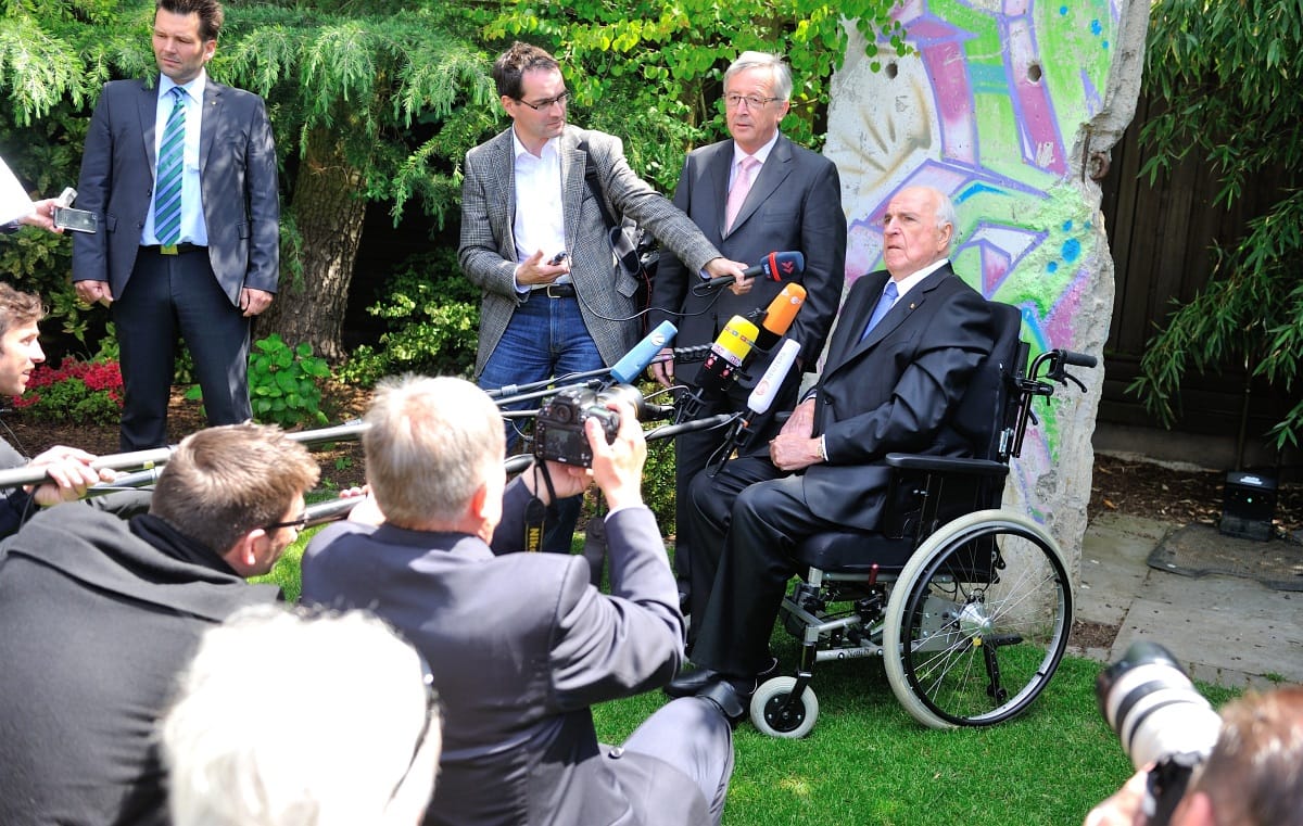 Kétszer is megműtötték, a körülményekhez képest jól van Helmut Kohl