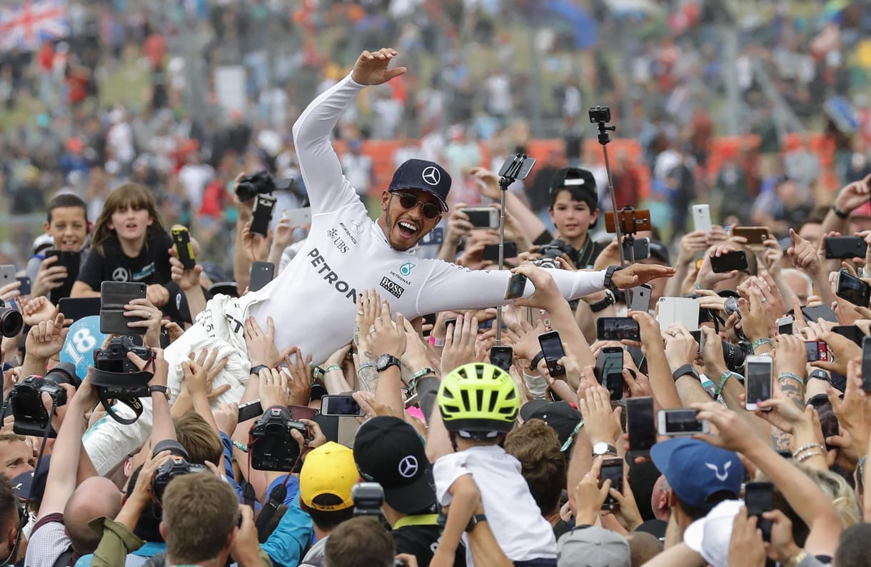 A Ferrari a poklot, Hamilton a mennyet járta meg Silverstone-ban