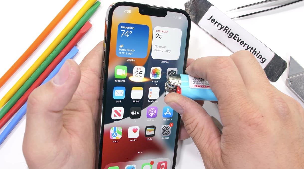 Tűzálló az iPhone 13 Pro Max kijelzője, és megkarcolni is nehezen lehet