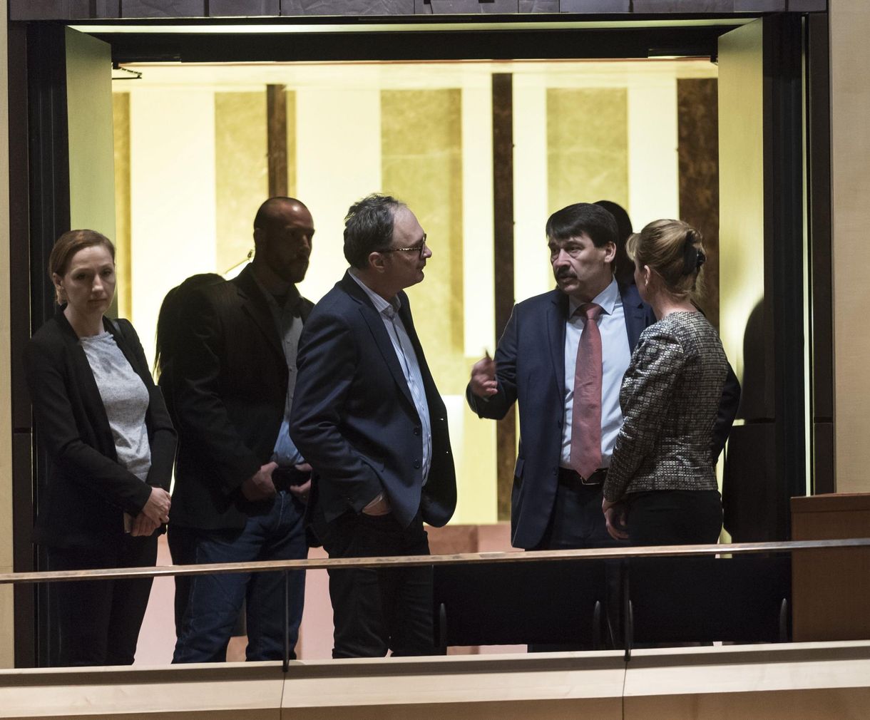 Áder János tegnap este megtekintette A diktátor utolsó beszédét John Malkovichcsal