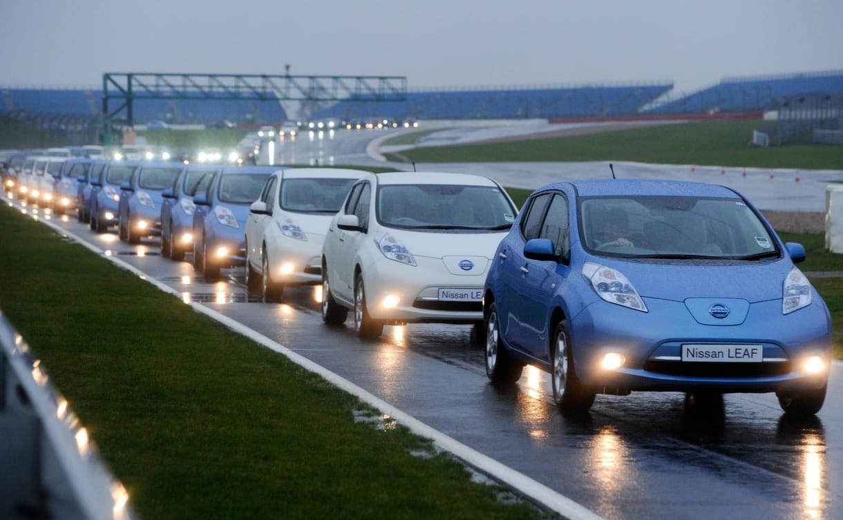 Guinness-rekord elektromos Nissanokkal - fotó