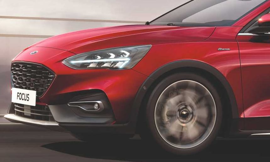 Új luxusváltozat jön a Ford Focusból, és érkezik a hibrid is