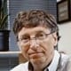 Bill Gates irodája - három monitort és Outlookot használ 