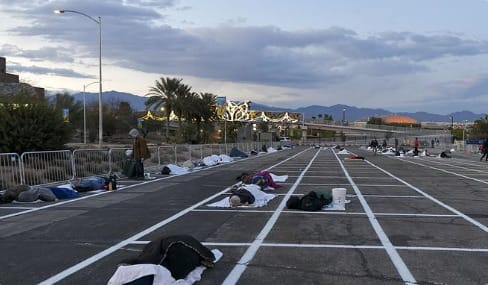 Parkolókba költöztették a hajléktalanokat Las Vegasban
