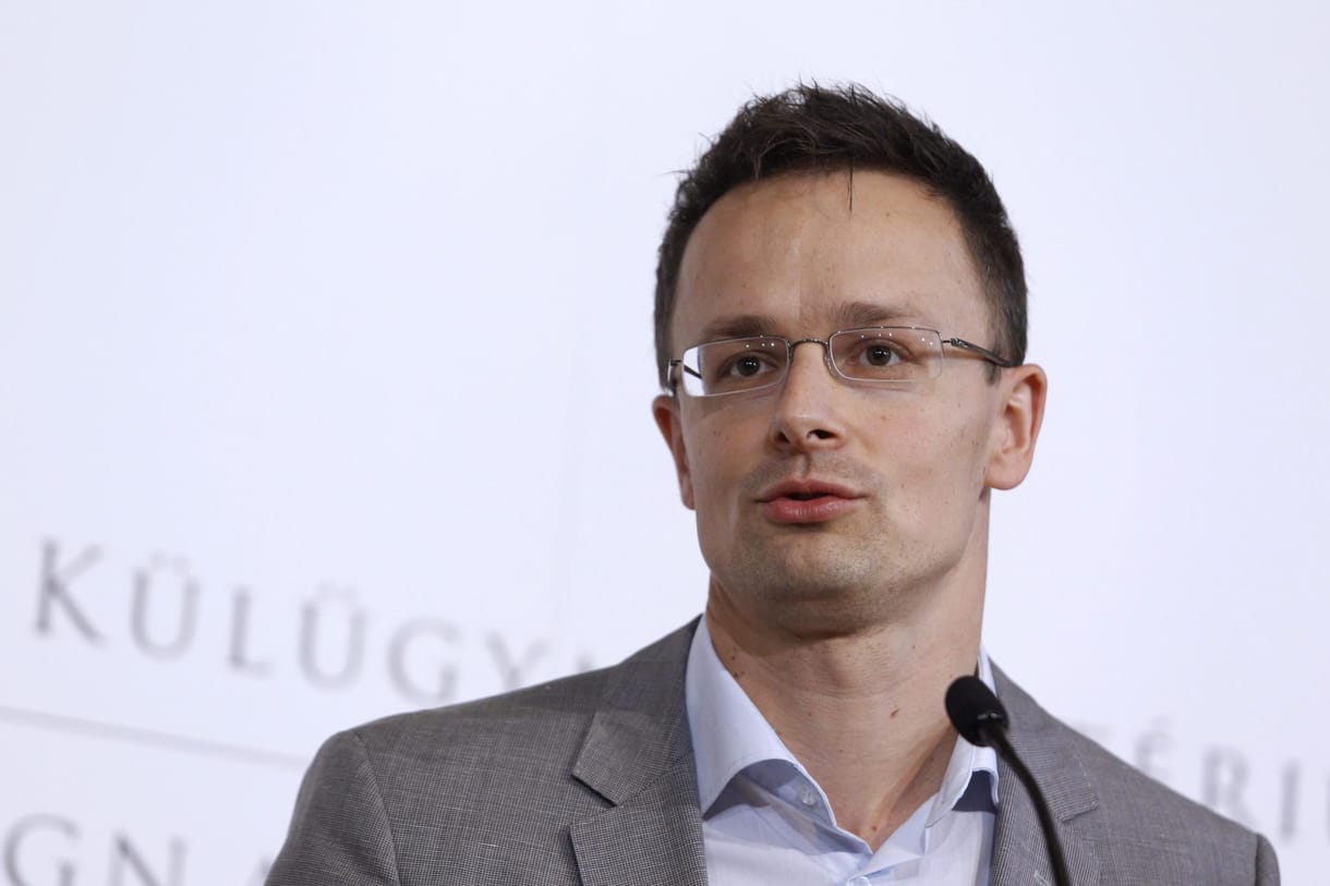 Szijjártó nem akar politikai hatásvadászatot a bevándorlásügyben