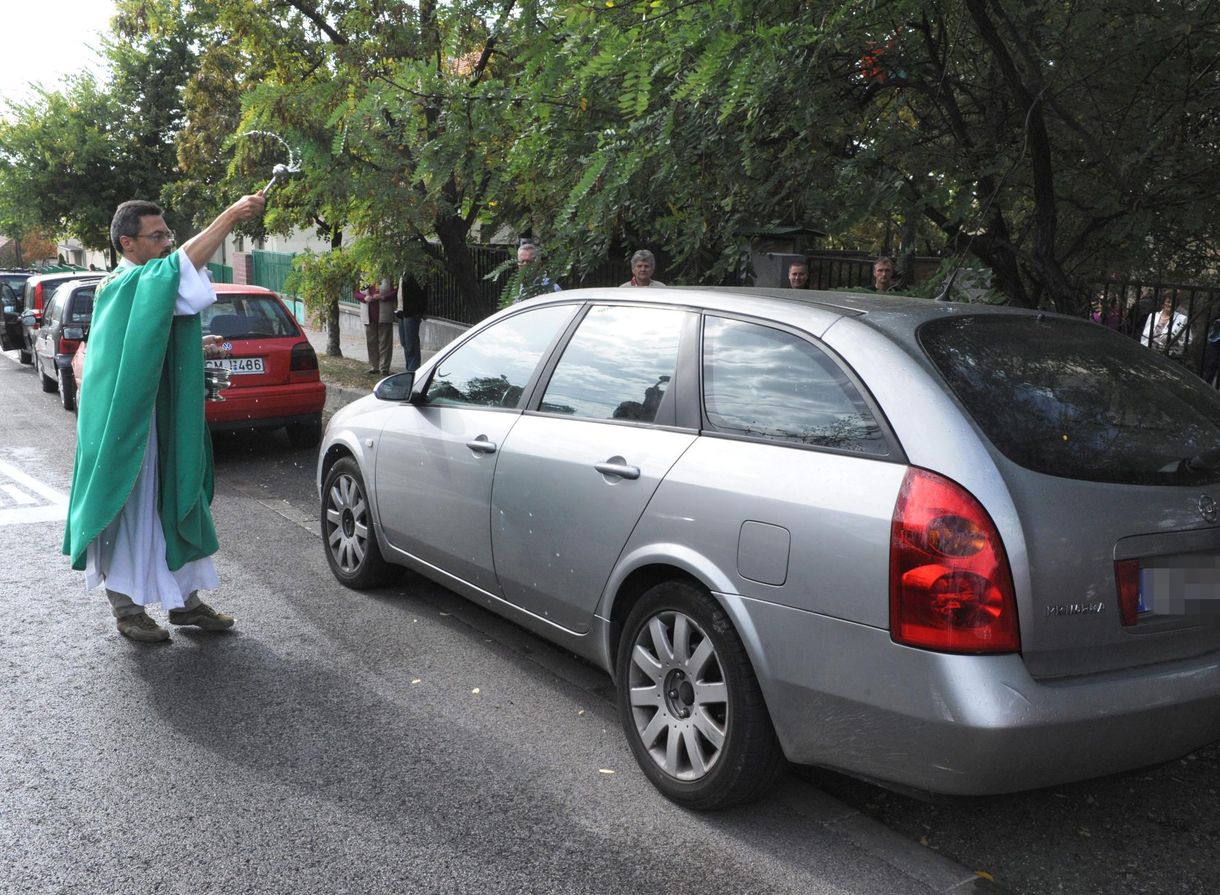 Fotó: ezeken a járműveken áldás van