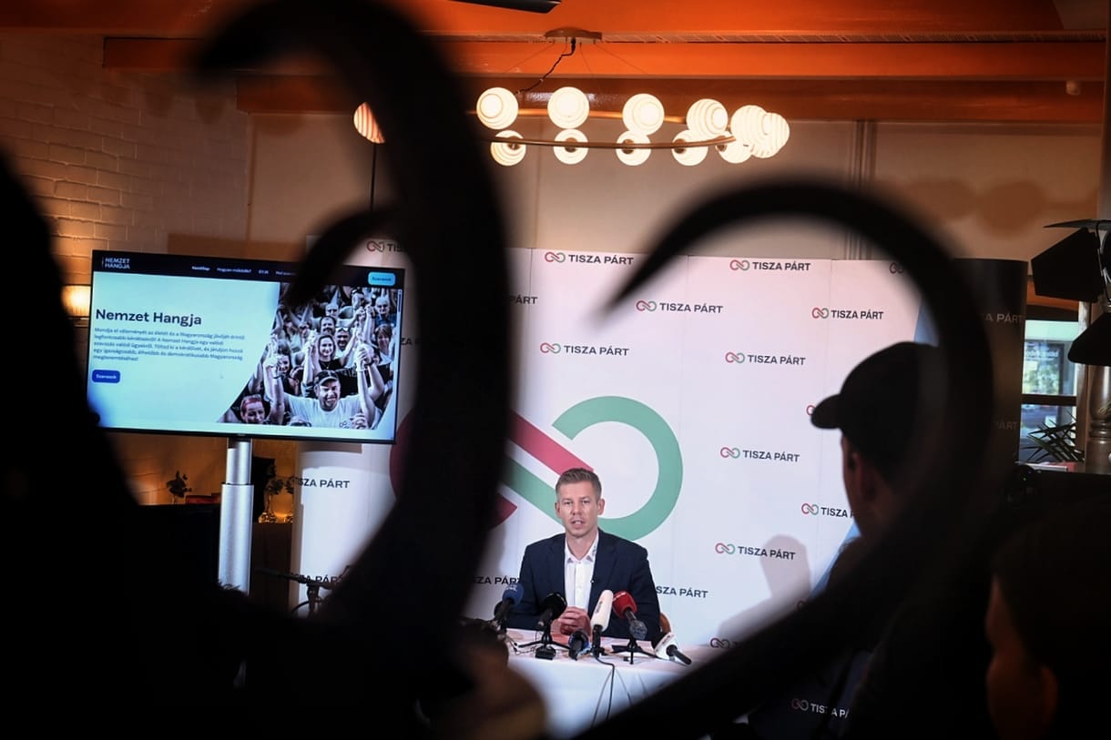 Magyar Péter: Orbán Párizsban feladta a magyar szuverenitást, fordított esetben napokig ezt harsogná a propaganda