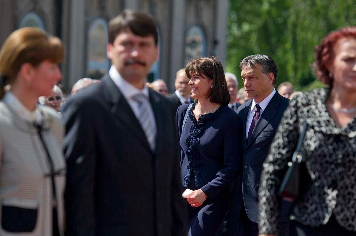 Nem az „Orbán-rendszer lényegét adta” Áder – de egyelőre nem bíznak benne