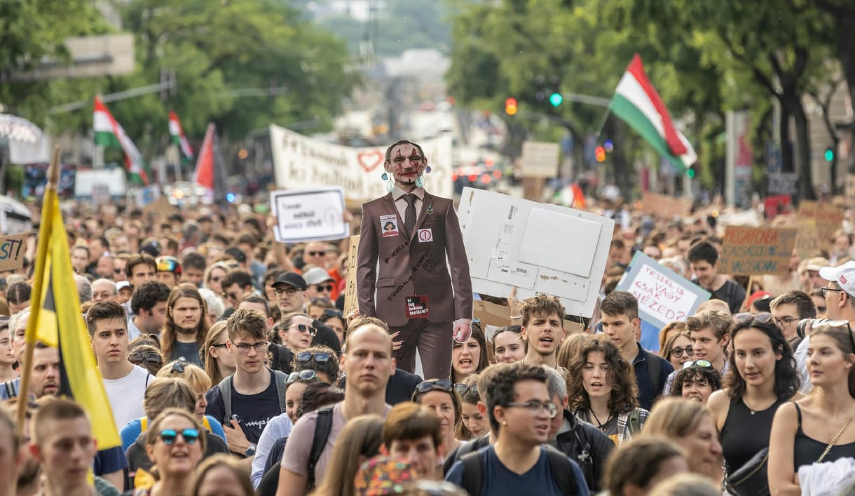 Ha már az állami szerveken nem mennek át a kérdéseik, a diákok maguk rakják össze a saját oktatási népszavazásukat