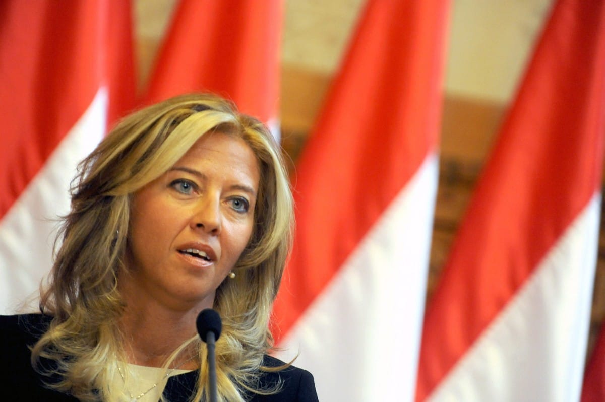 Selmeczi közpénz után kutat Gyurcsányék bolgár cégében 