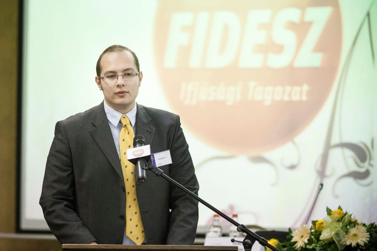A keleti nyitás nagy híve bukott bele a pénzhamisítási ügybe