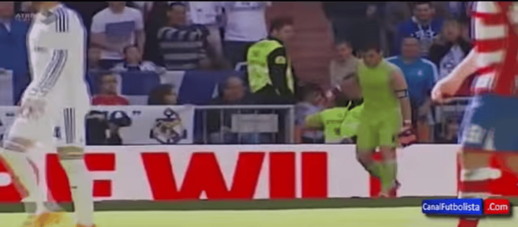 Videó: Casillas apró gesztusa sportemberi nagyságáról árulkodik