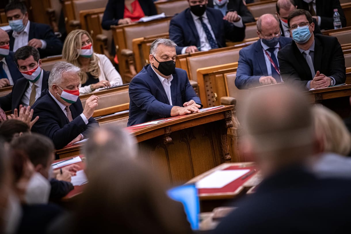 Az ellenzék támogatásával hosszabbították meg a veszélyhelyzetet 90 nappal