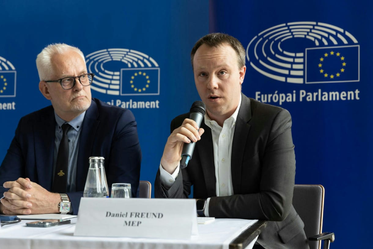 Megkérdeztük Daniel Freund német képviselőt, mit szól ahhoz, hogy Kocsis Máté lenácizta