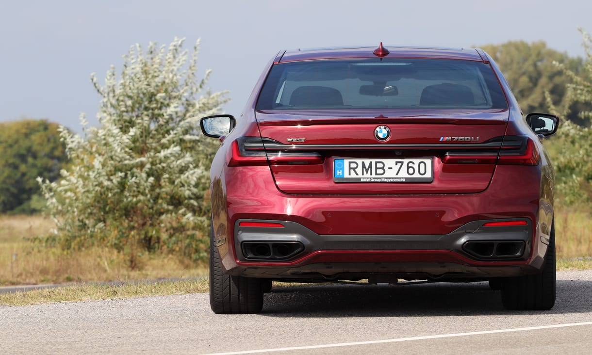 Búcsúzik a BMW legendás V12-es motorja