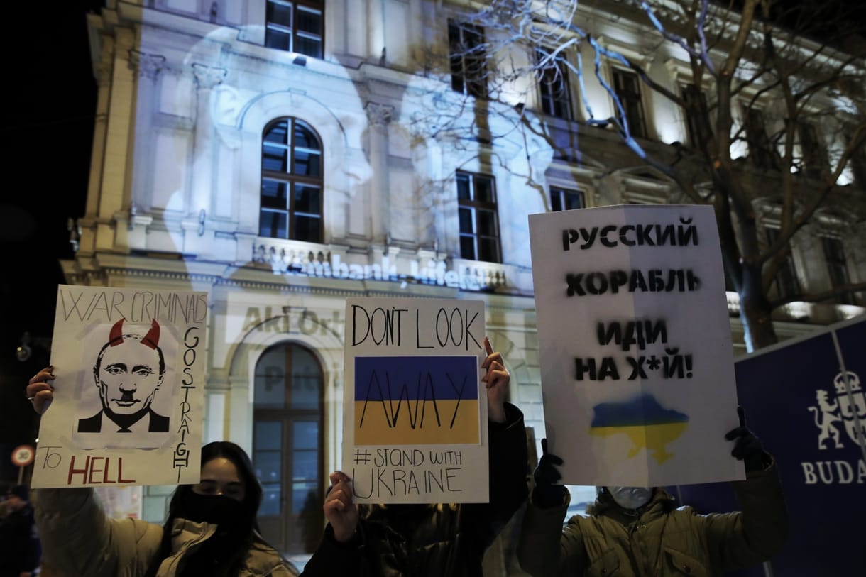 Leminősítette a Fitch a kémbank néven is ismert Nemzetközi Beruházási Bankot
