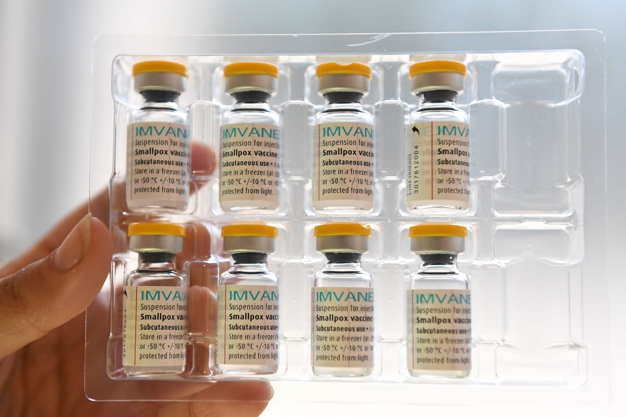 Európai Gyógyszerügynökség: elég a bőrbe adni a himlő elleni oltást