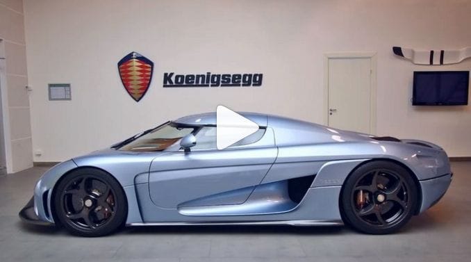 Mi történik, ha a Koenigsegg távirányítóján megnyomjuk a Show Mode gombot? Hát ez