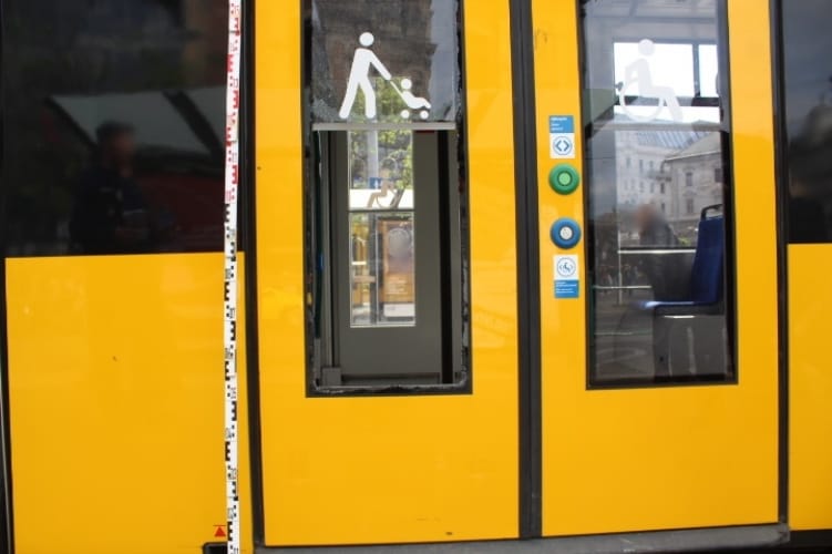 Elgázolt egy tízéves kisfiút a villamos a Haller utcánál