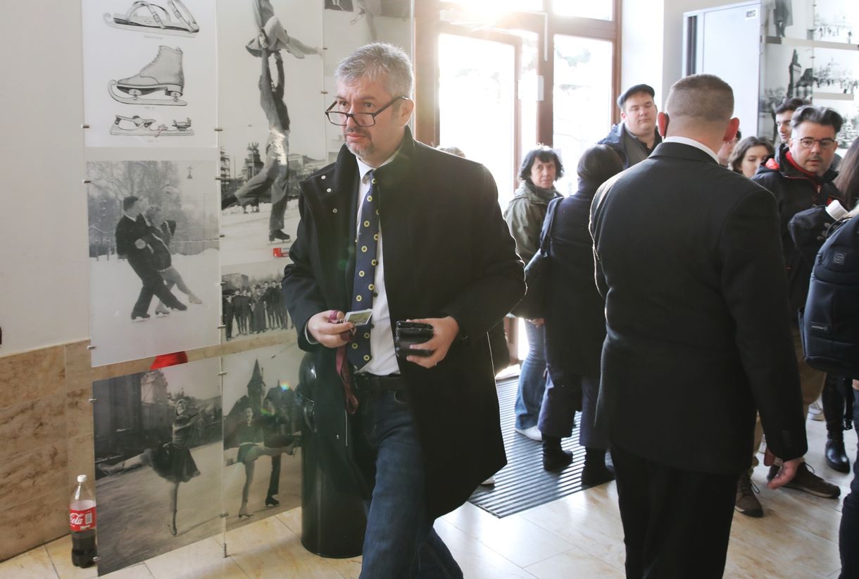 Hadházy: Az első tisztázandó kérdés, hogy felvehető-e a mandátum