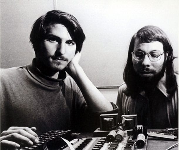 Elárverezték Steve Jobs lestrapált papucsát, amelyet az Apple megalapításakor viselt