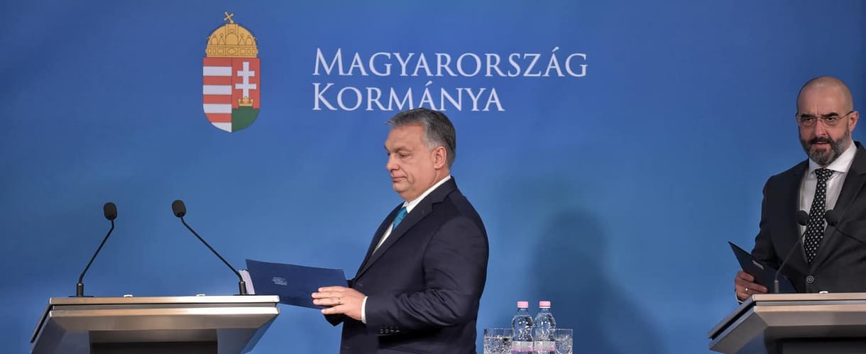 Orbán látja magában a világhódítót, de addig is hosszan sajnáltatja magát
