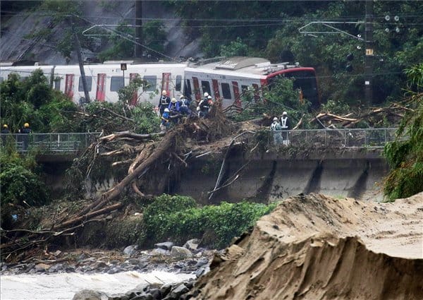 Már kétszázan haltak meg a japán esőzésekben