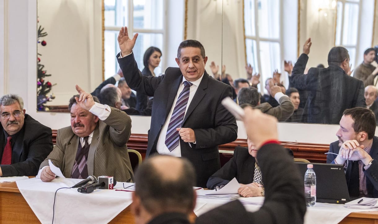 Csőd előtt az Országos Roma Önkormányzat – fizetésekre sem lesz pénz?