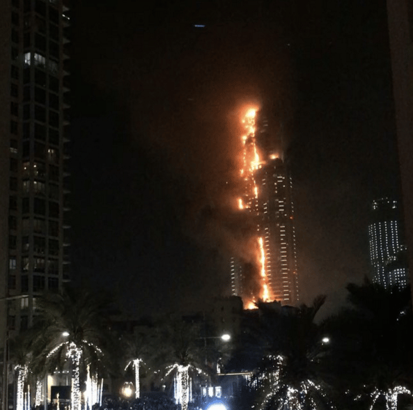 Videó: Lángol egy felhőkarcoló Dubajban