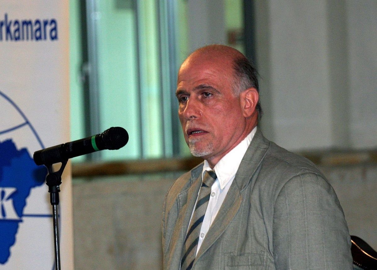 Elhunyt Szüdi János
