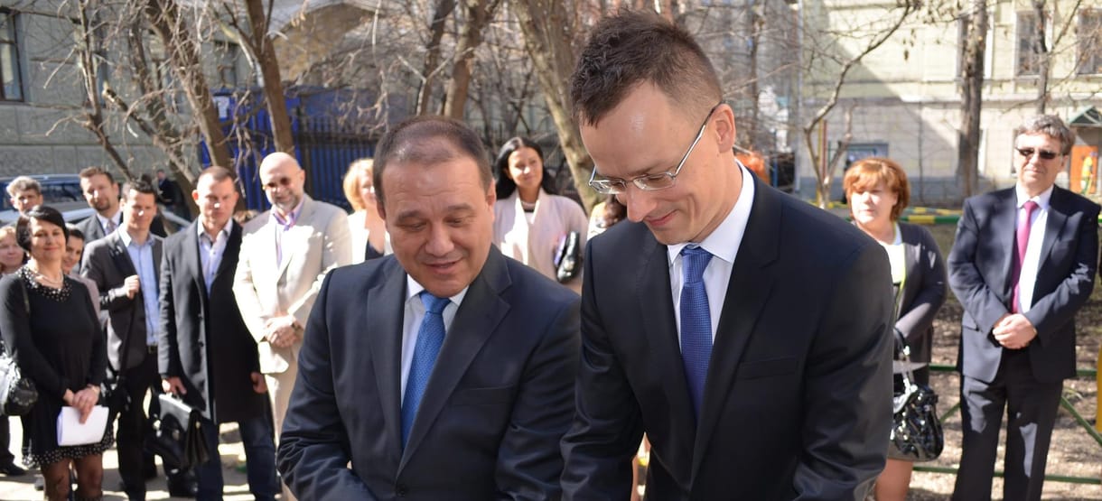 Kereskedőházak: kormányközeliek és szocik is nyertesei az újraosztásnak
