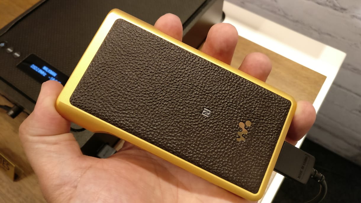 Meghallgattuk a Sony új, 1 millió forintba kerülő Walkmanjét