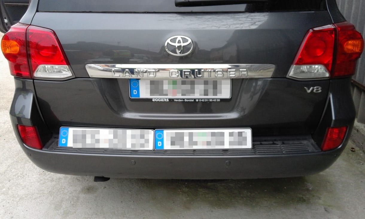 Nagyértékű körözött V8-as Toyota terepjárókat foglaltak le – videóval