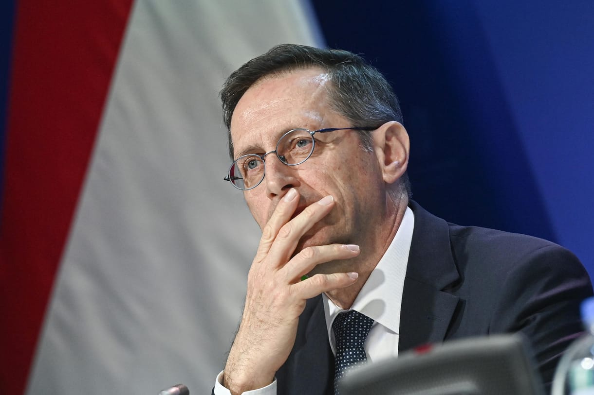 Feketén-fehéren leírta a pénzügyminisztérium, hogy a 2023-as költségvetésben szinte mindent félrekalkulált