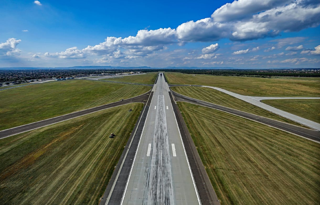 A Budapest Airport 80 százalékát venné meg az állam, a felvásárló céget már kitömték ehhez milliárdokkal 