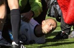 A pályán újraélesztett focista soha többé nem futballozhat – videó