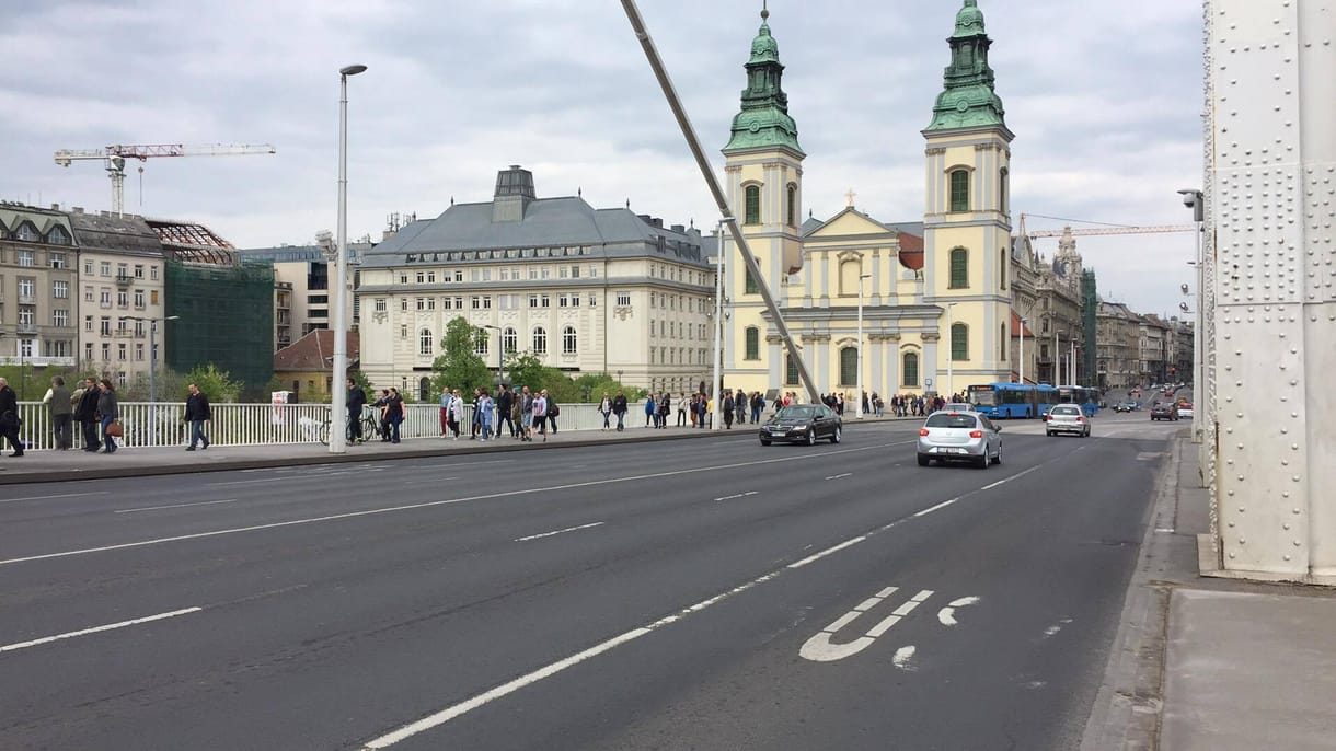 Ma 10 órától jobb, ha elkerüli az Erzsébet híd tágabb környezetét