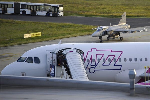 Ne a Wizz Air gépét nézze, hanem ami mögötte van - fotók