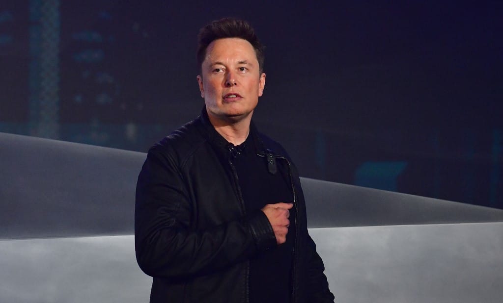 Elon Muskot szexuális zaklatással vádolja a SpaceX egyik légiutas-kísérője