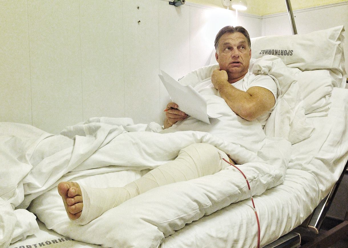 16 éve ugyanígy feküdt a kórházi ágyán Orbán