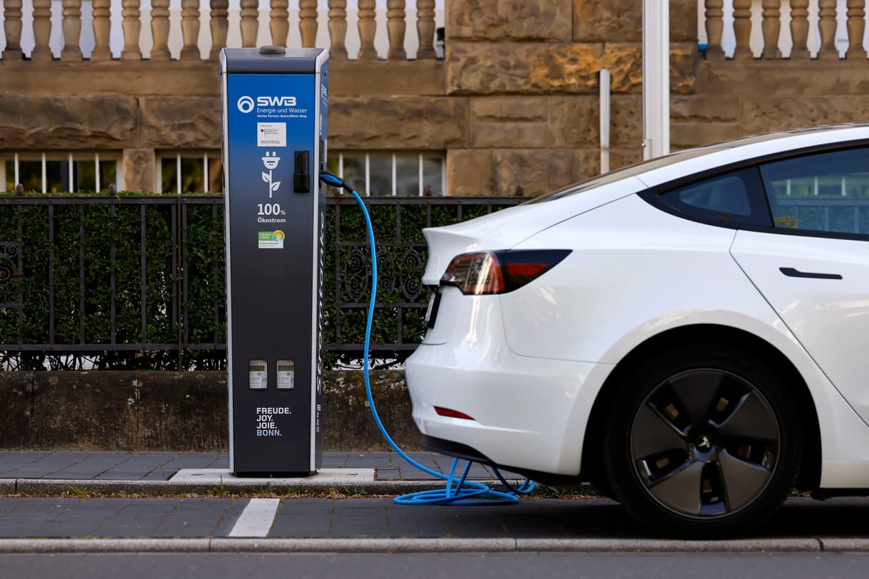 Pont ott nem vesznek elég elektromos autót, ahová a Magyarországon gyártott akkumulátorokat viszik