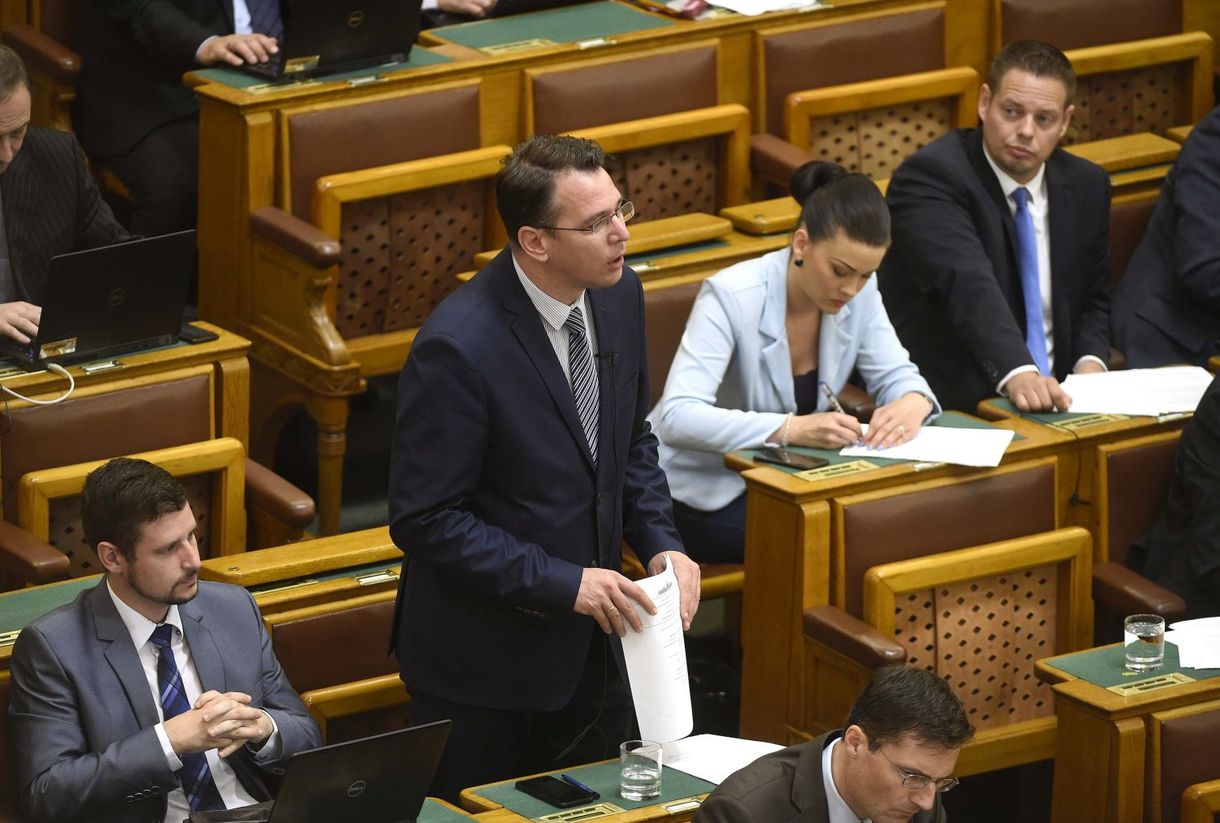 A Jobbik becsempészné az alaptörvénymódosításba a letelepedési kötvény betiltását